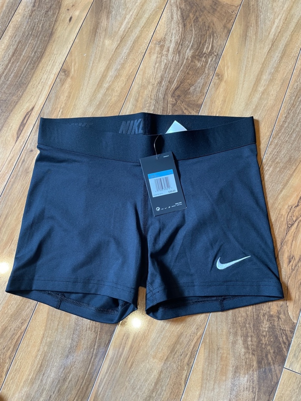 NWT Size medium, Nike shorts black